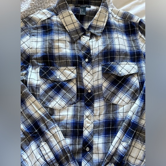 Forever 21 blue plaid button up - Picture 2 of 6